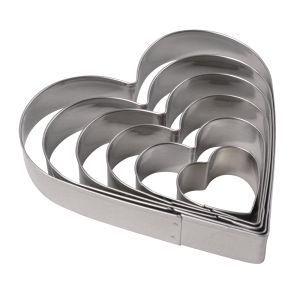 Heart-shaped cookie cutters f. deco