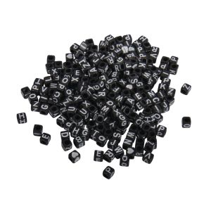 Perles plastiques à lettres