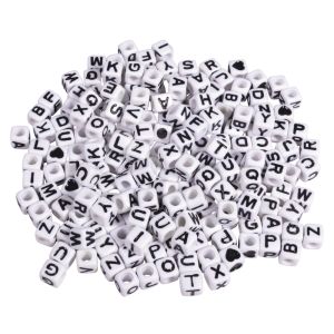 Perles plastiques à lettres, carrées