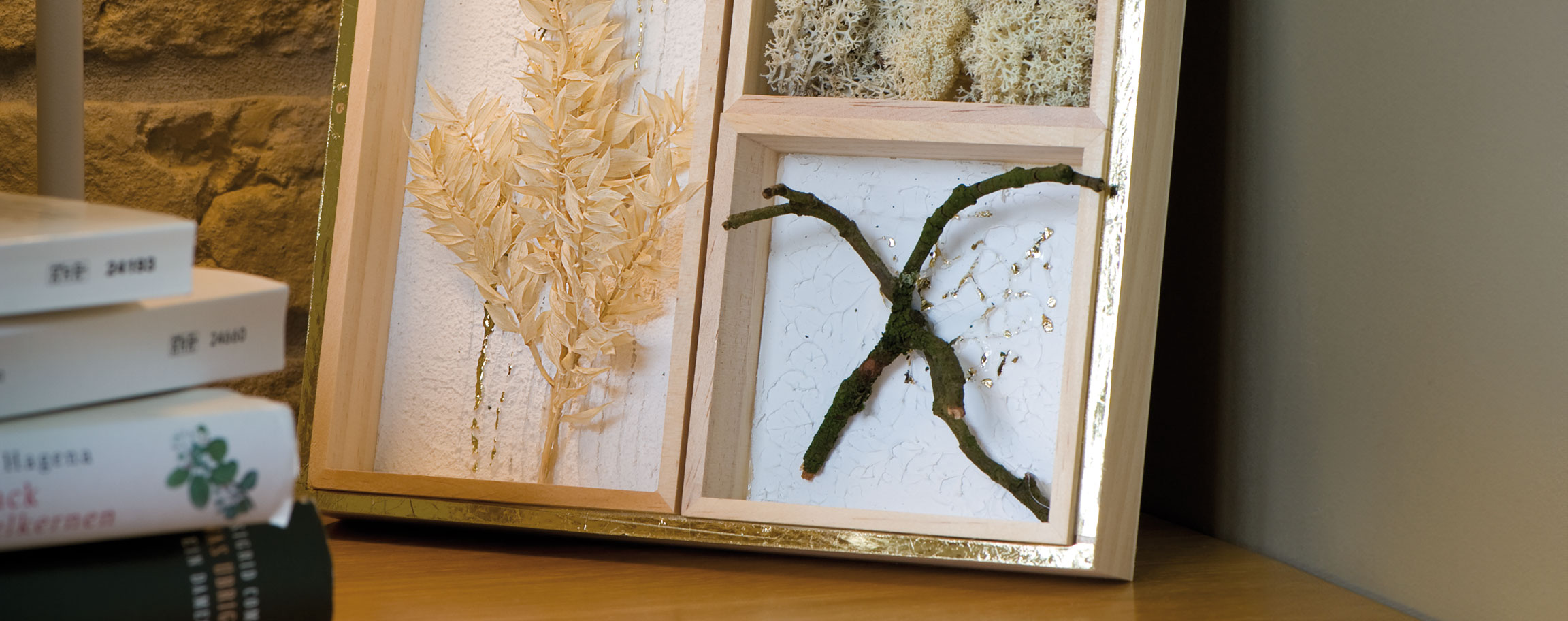 Wooden tray set with natural materials