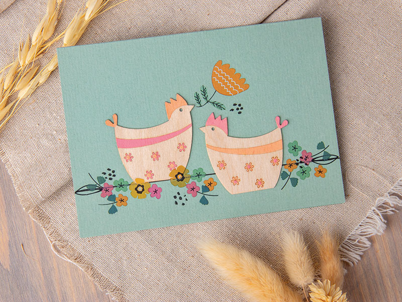 Karte mit Furnierholz-Hühnern