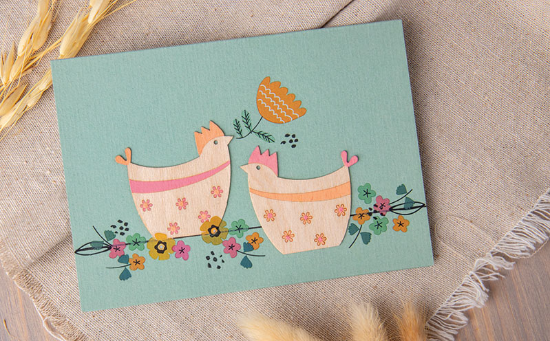 Karte mit Furnierholz-Hühnern