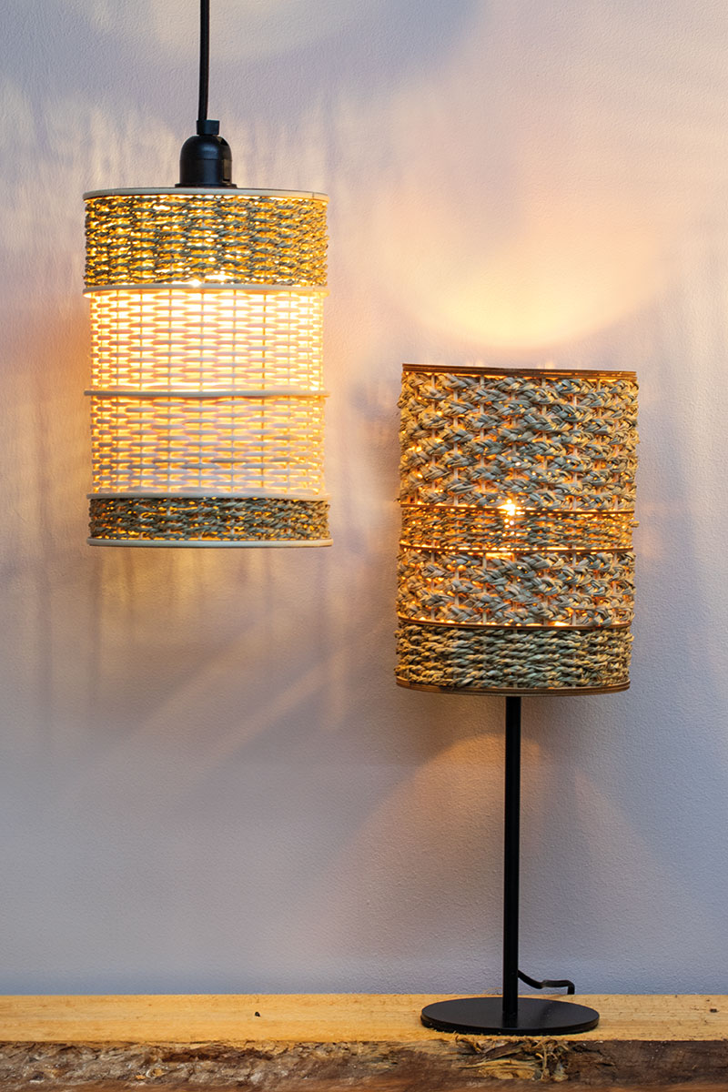 Lampen mit Gräsern