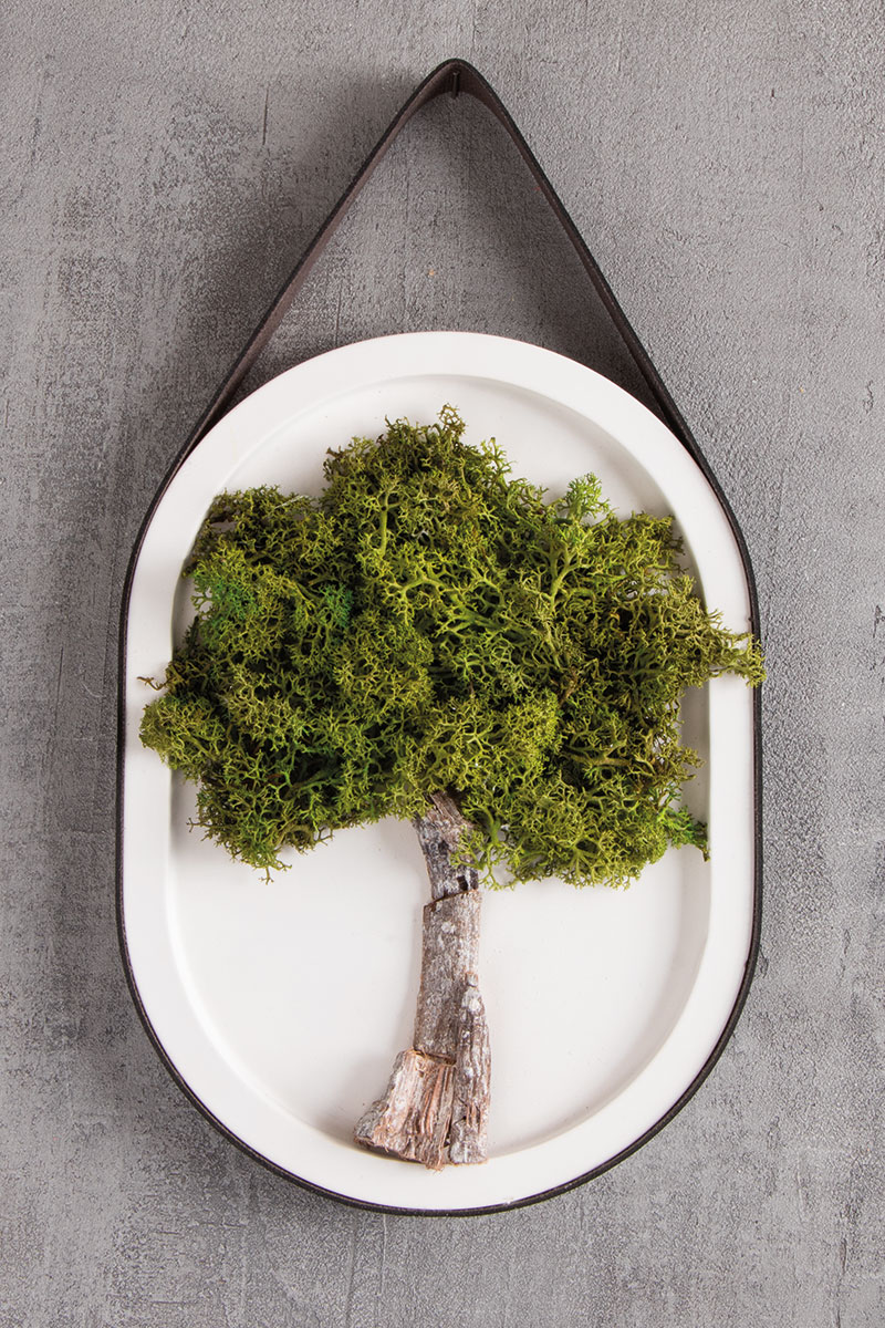 Ovales Tablett mit Moos-Baum